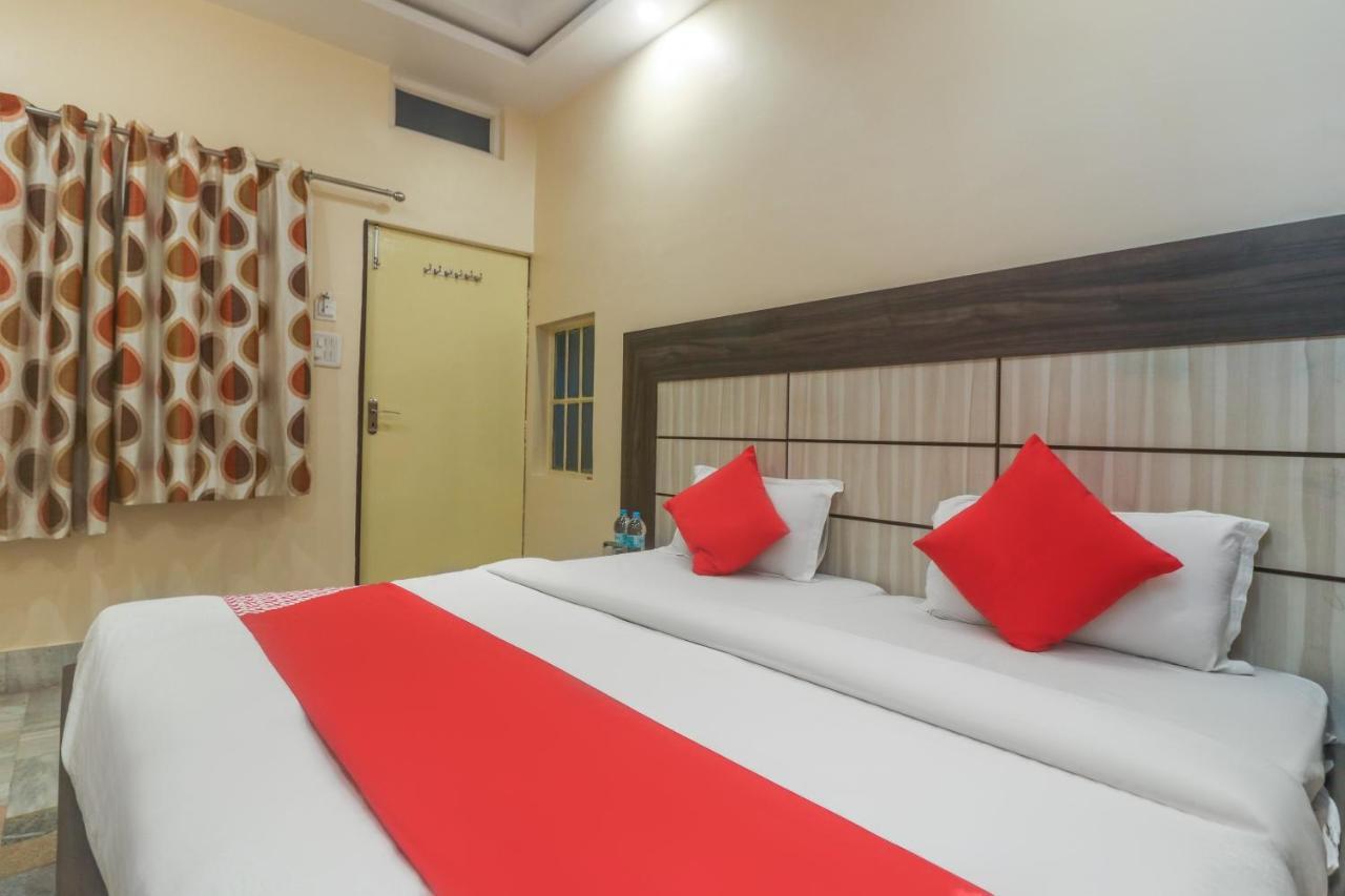 Oyo 60651 Hotel Arya Váránaszi Kültér fotó