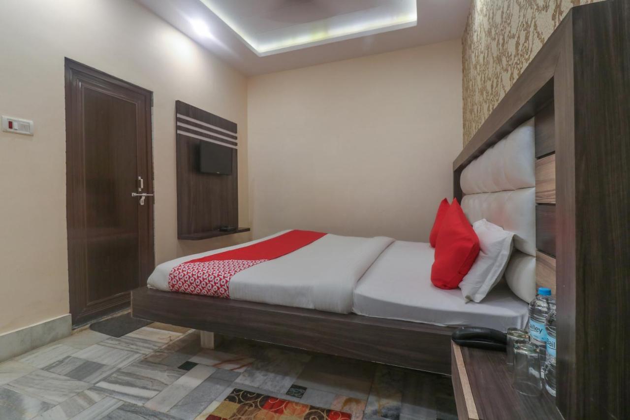 Oyo 60651 Hotel Arya Váránaszi Kültér fotó