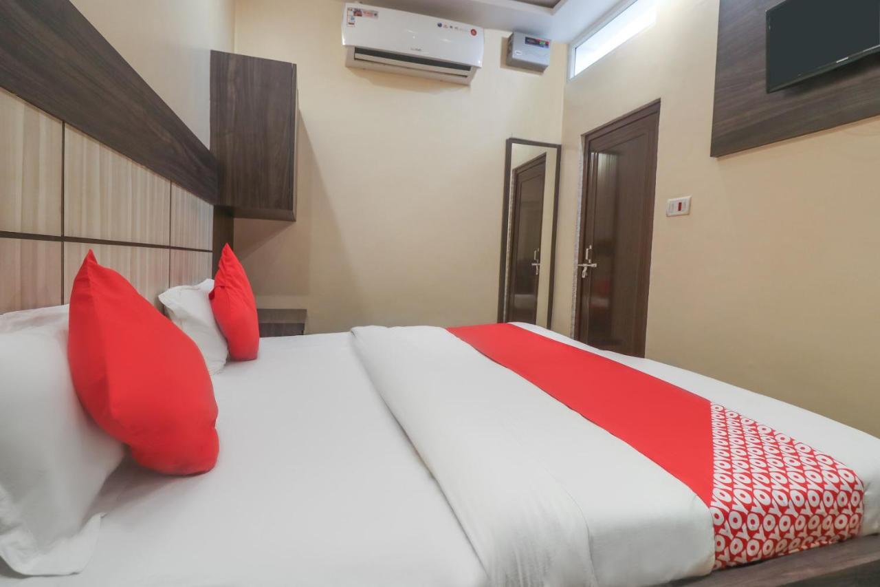 Oyo 60651 Hotel Arya Váránaszi Szoba fotó